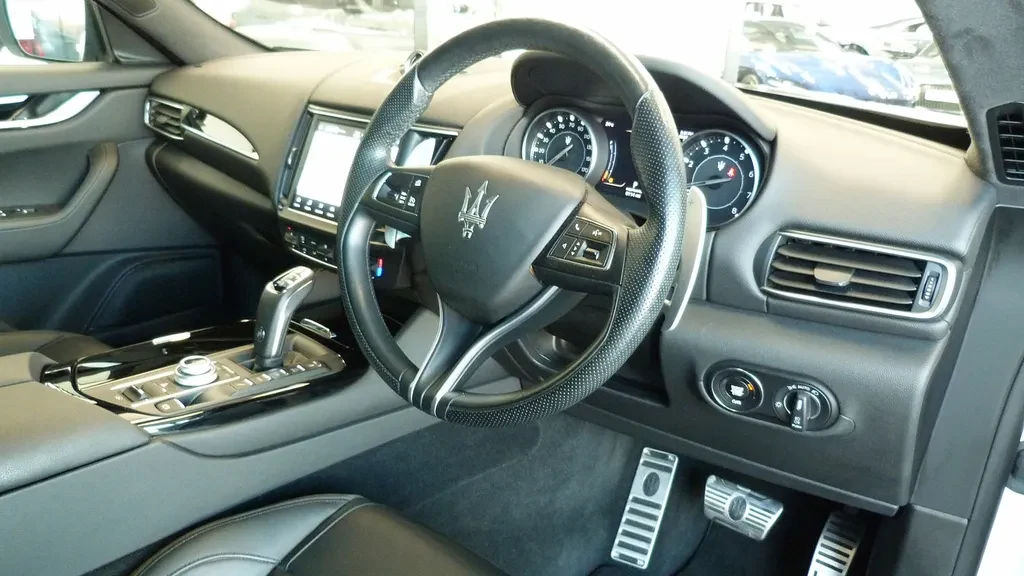 Maserati Levante, 3/10