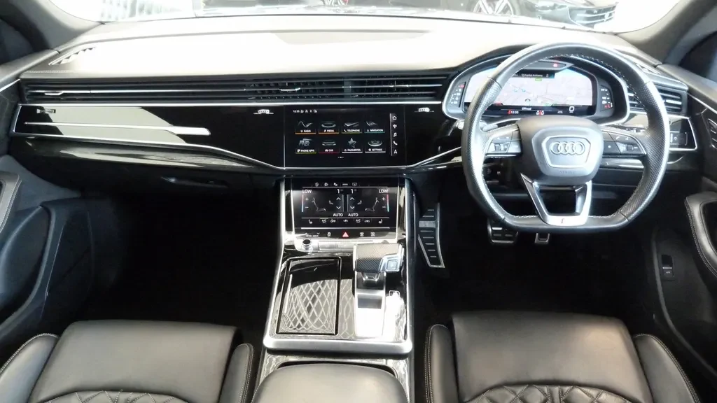 Audi SQ8, 4/10