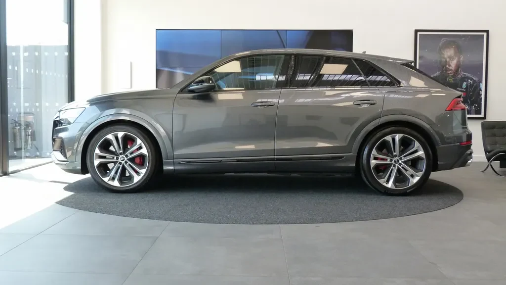 Audi SQ8, 8/10