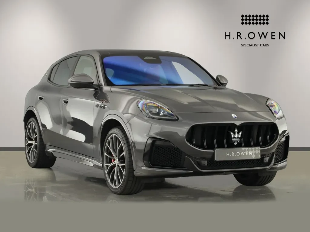 Maserati Grecale, full-car front three-quarter view.