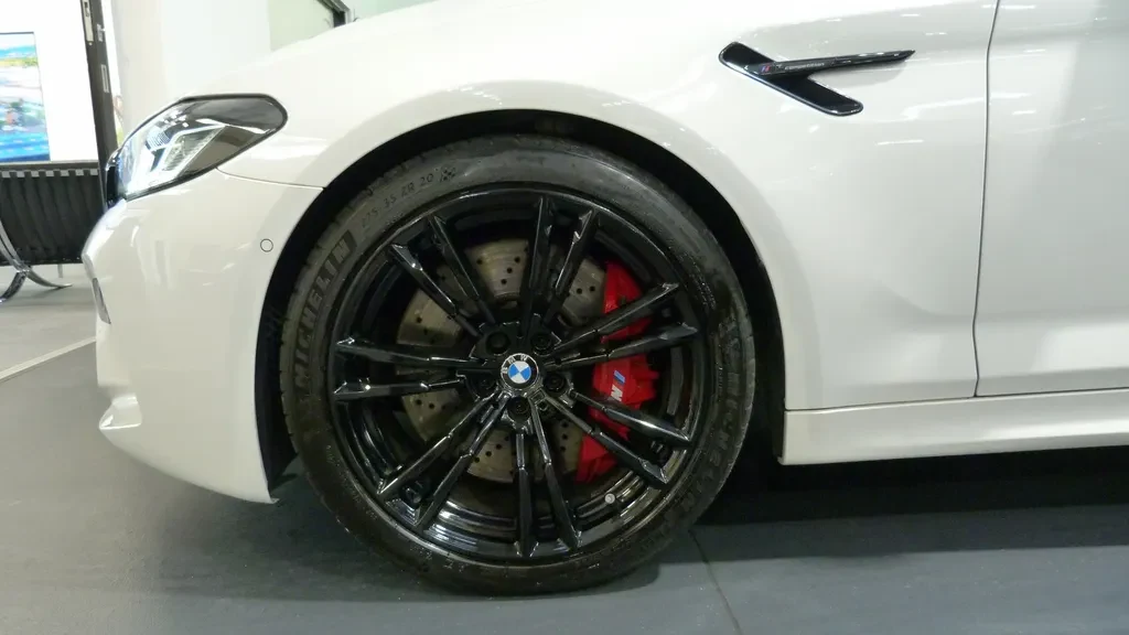 BMW M5, 4/10