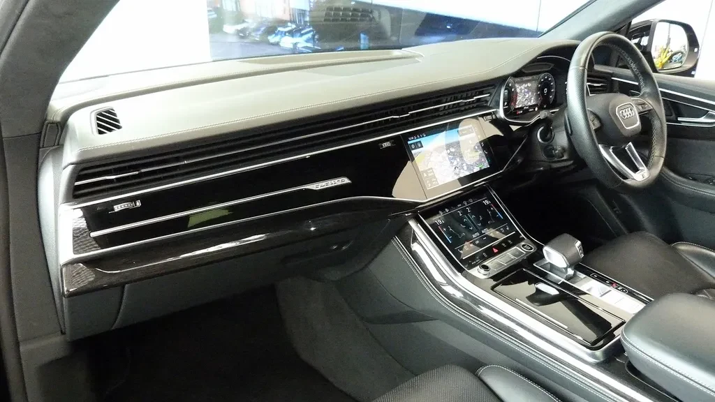 Audi Q8, 3/10