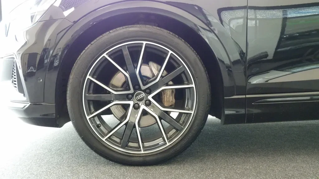 Audi Q8, 4/10