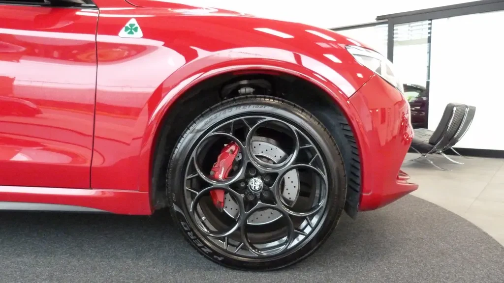 Alfa Romeo Stelvio, 4/10