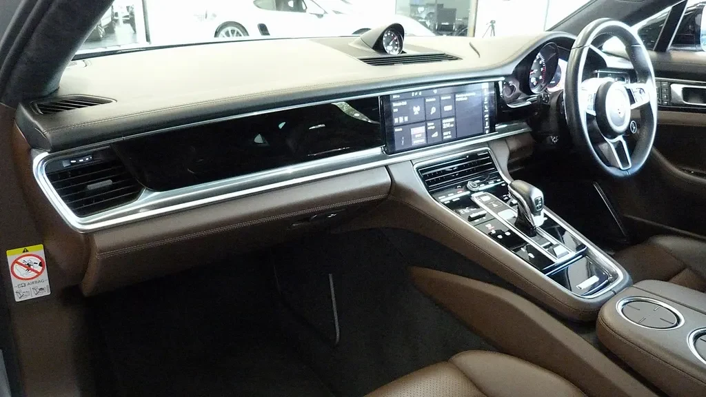 Porsche Panamera, 3/10