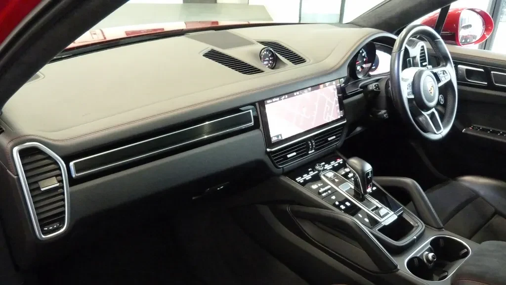 Porsche Cayenne, 3/10