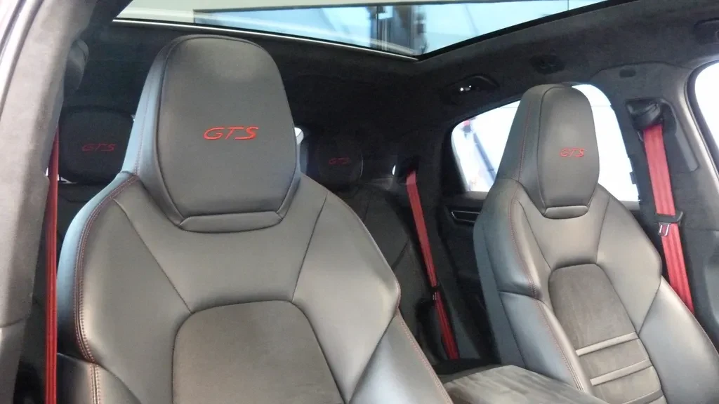 Porsche Cayenne, 4/10