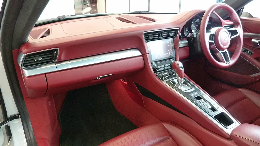 Porsche 911 Carrera, 3/10