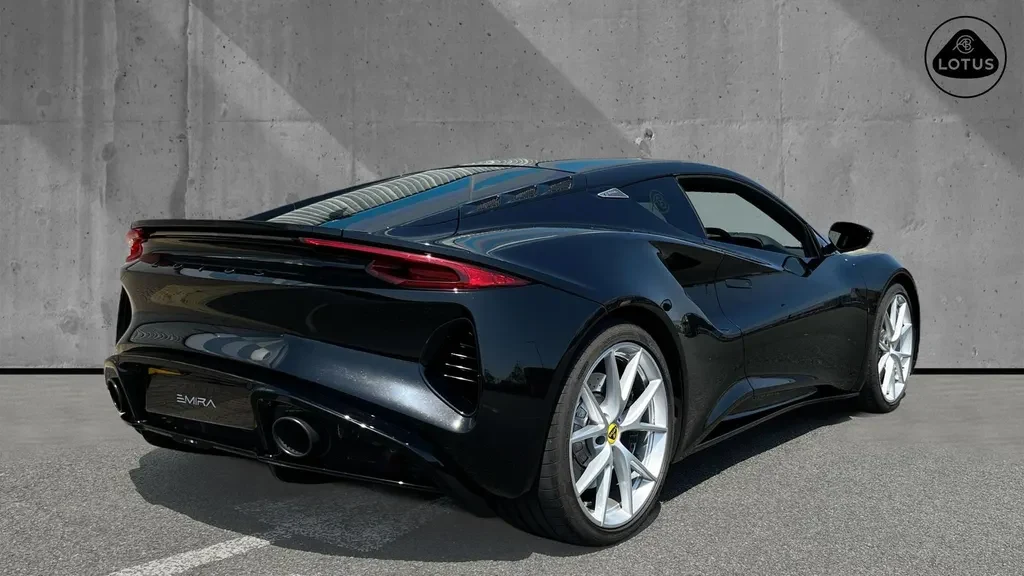 Lotus Emira, 2/10