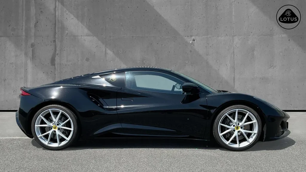 Lotus Emira, 3/10