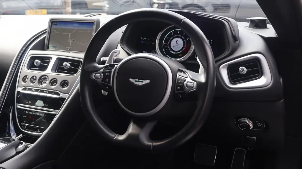 Aston Martin DB11, 3/10