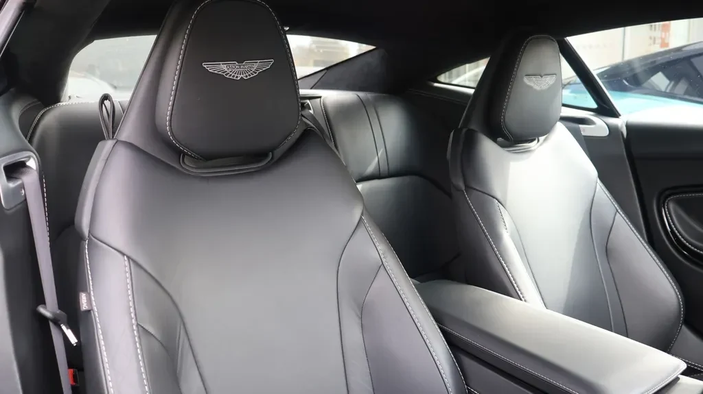Aston Martin DB11, 8/10
