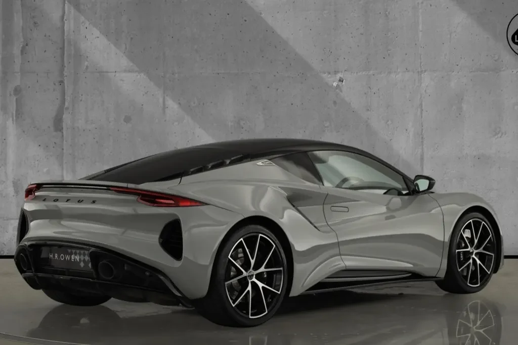 Lotus Emira, 2/10