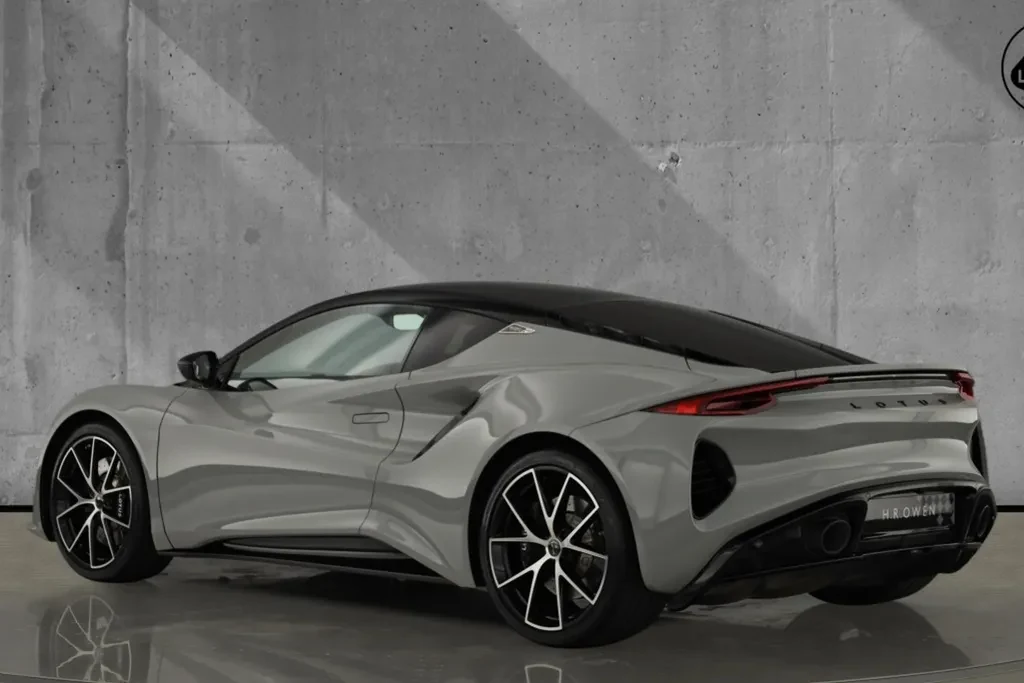 Lotus Emira, 3/10