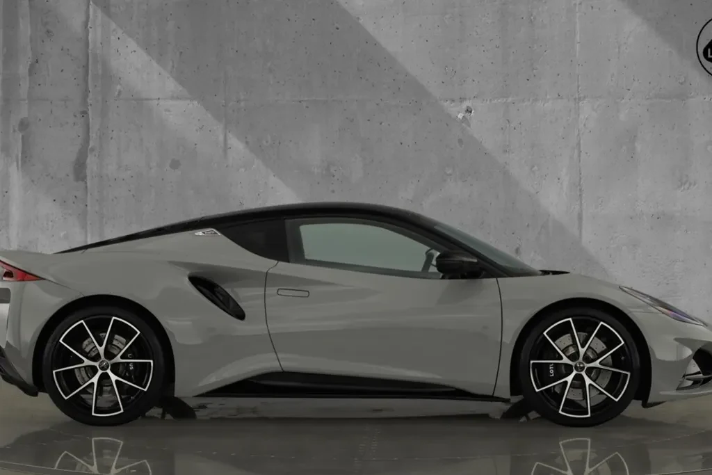 Lotus Emira, 4/10