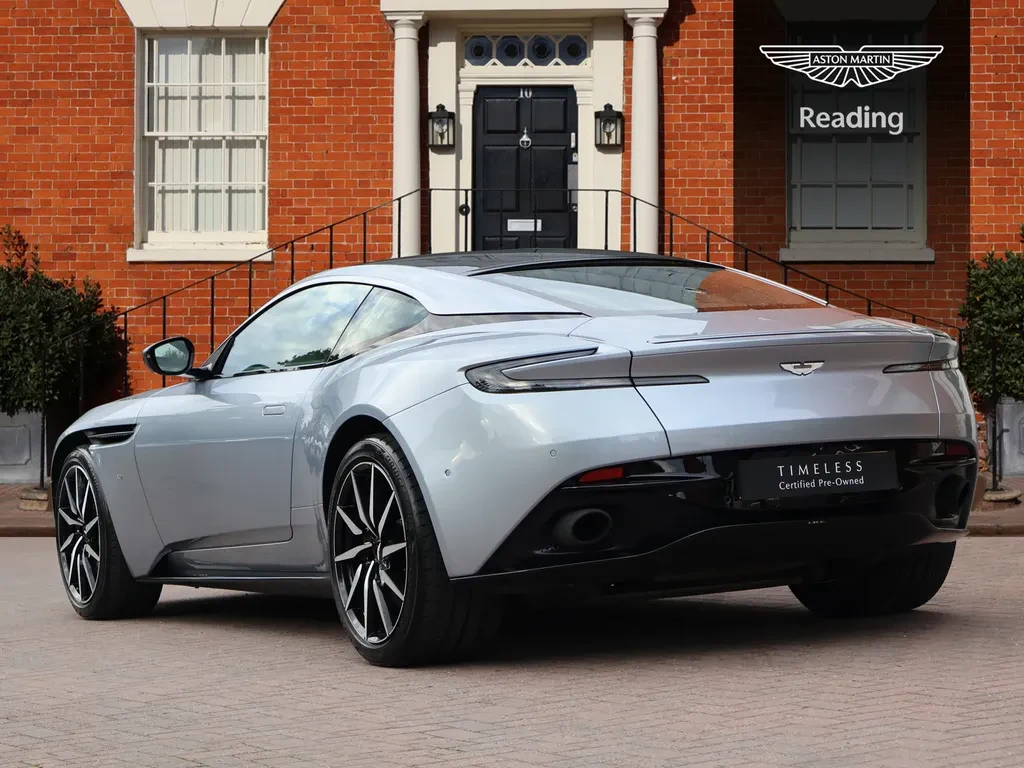 Aston Martin DB11, 2/10
