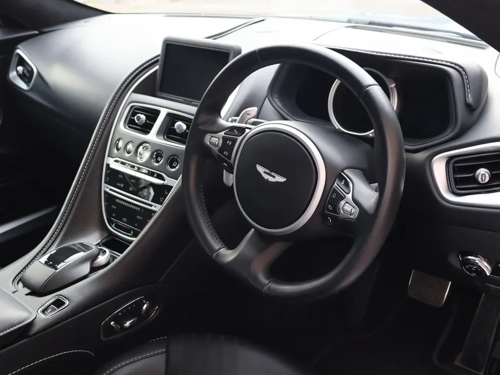 Aston Martin DB11, 3/10