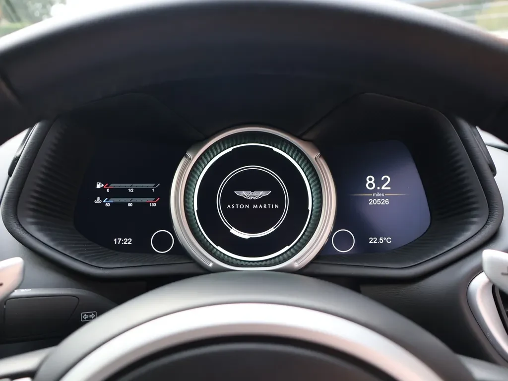 Aston Martin DB11, 6/10