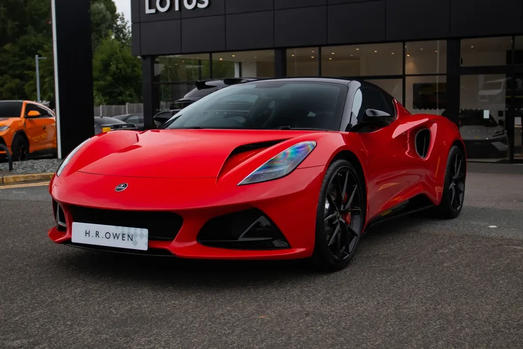 Lotus Emira, 3/10