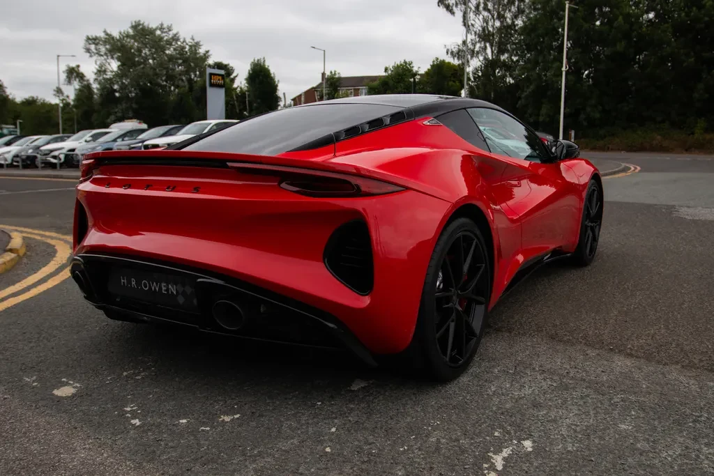 Lotus Emira, 4/10
