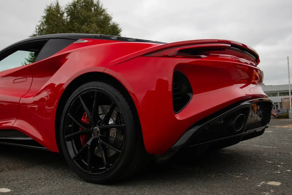 Lotus Emira, 8/10