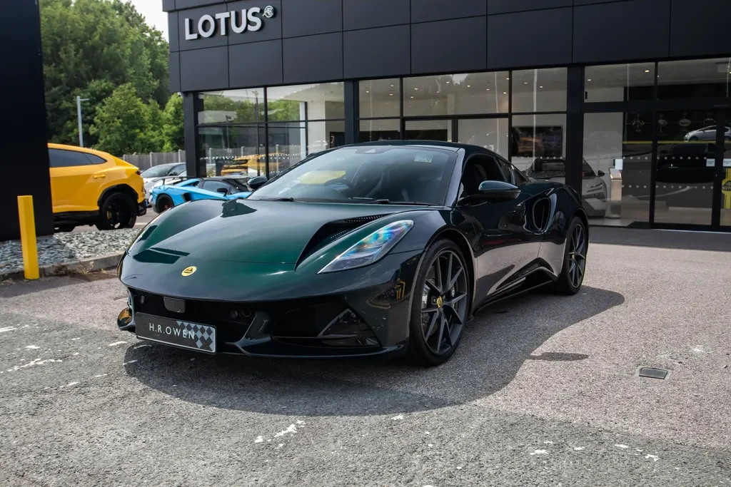 Lotus Emira, 4/10