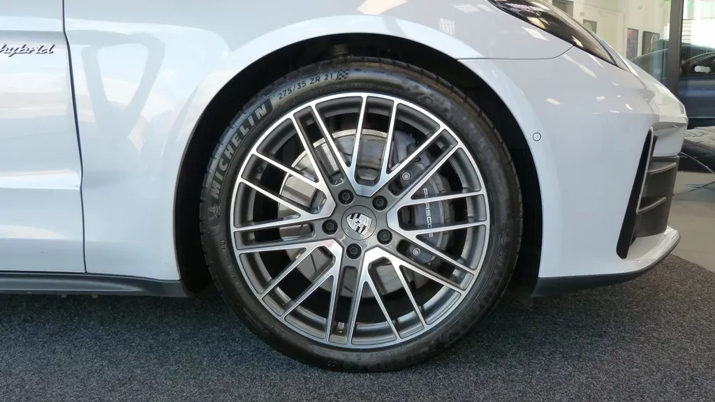 Porsche Panamera, 4/10