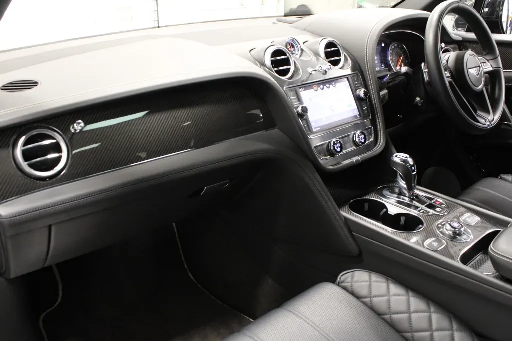 Bentley Bentayga, 3/10