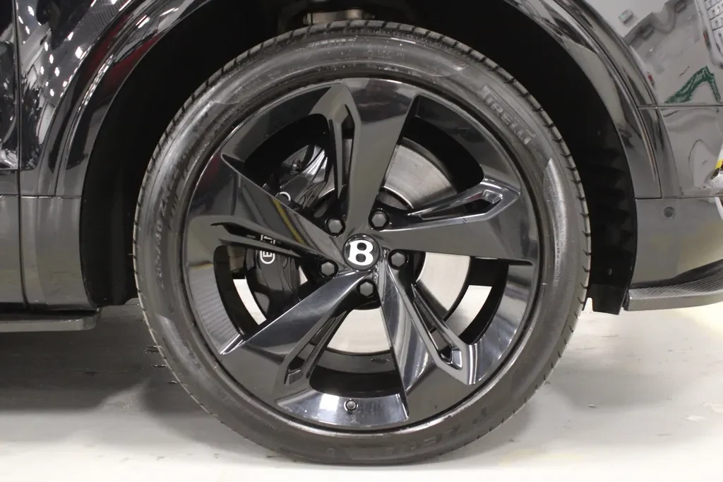 Bentley Bentayga, 4/10