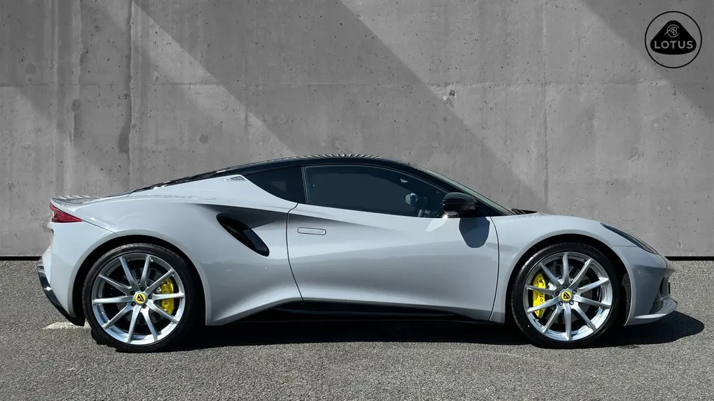 Lotus Emira, 2/10