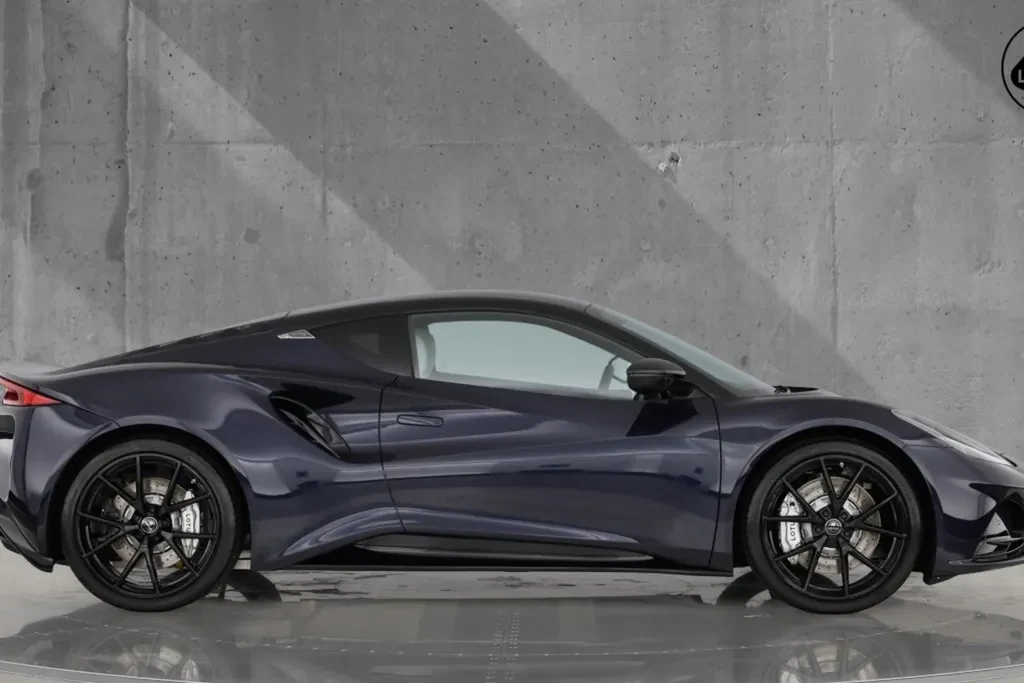 Lotus Emira, 2/10