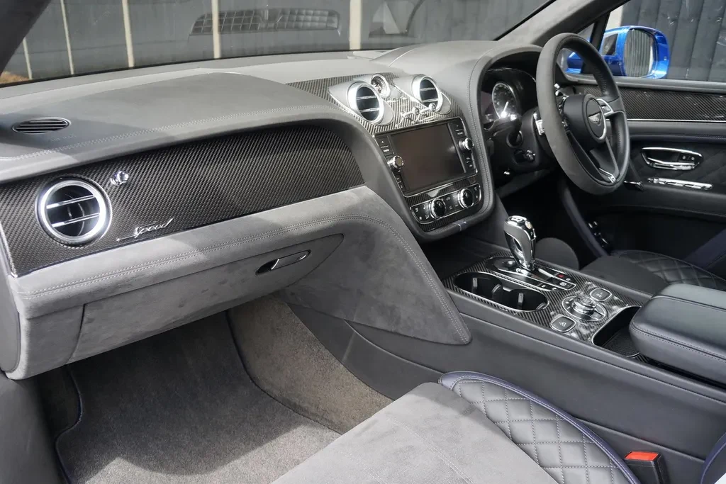 Bentley Bentayga, 2/10