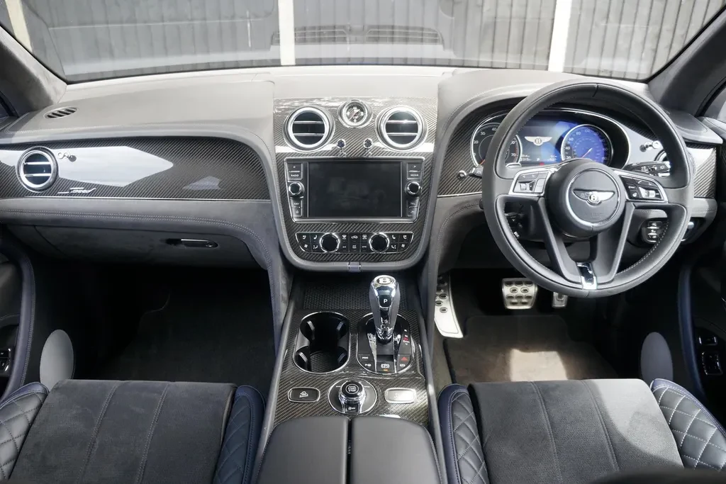 Bentley Bentayga, 4/10