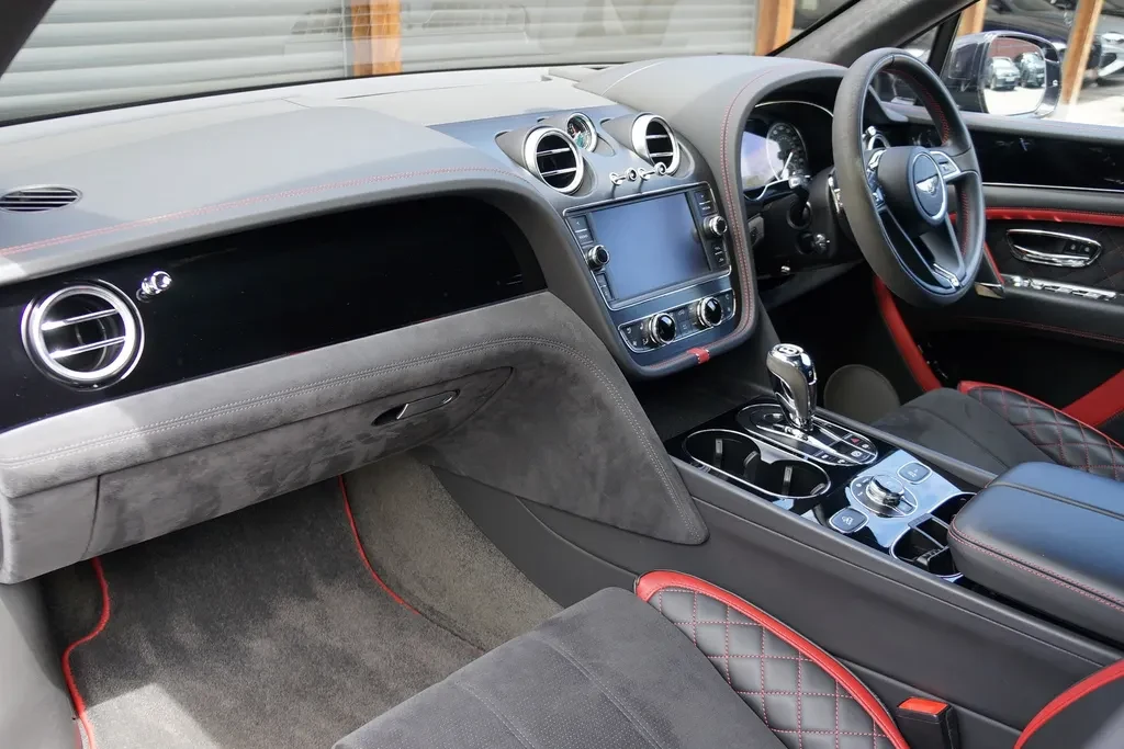 Bentley Bentayga, 2/10