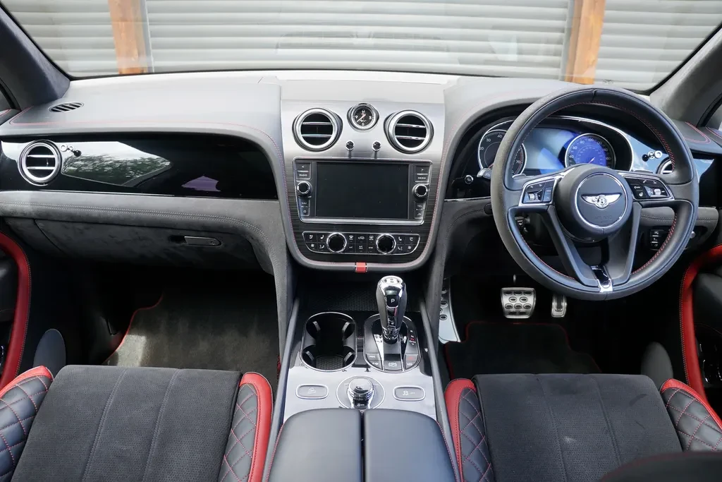 Bentley Bentayga, 4/10