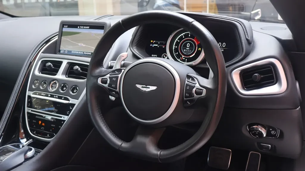 Aston Martin DB11, 5/10