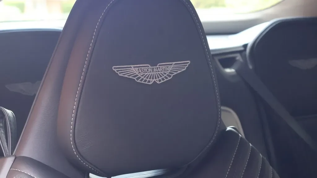 Aston Martin DB11, 6/10
