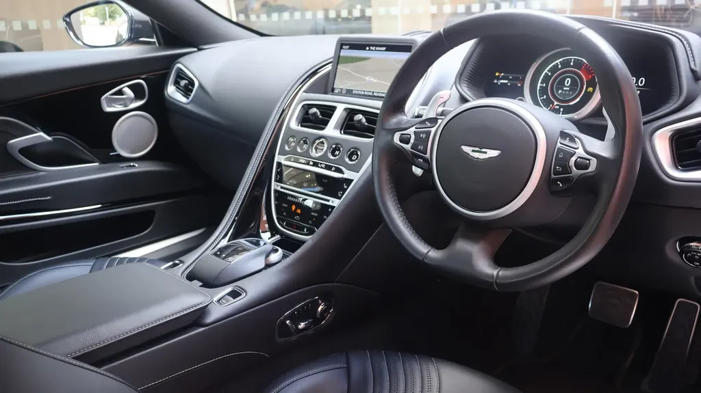 Aston Martin DB11, 7/10