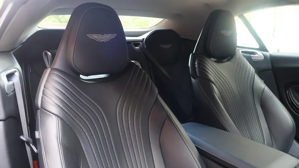 Aston Martin DB11, 8/10