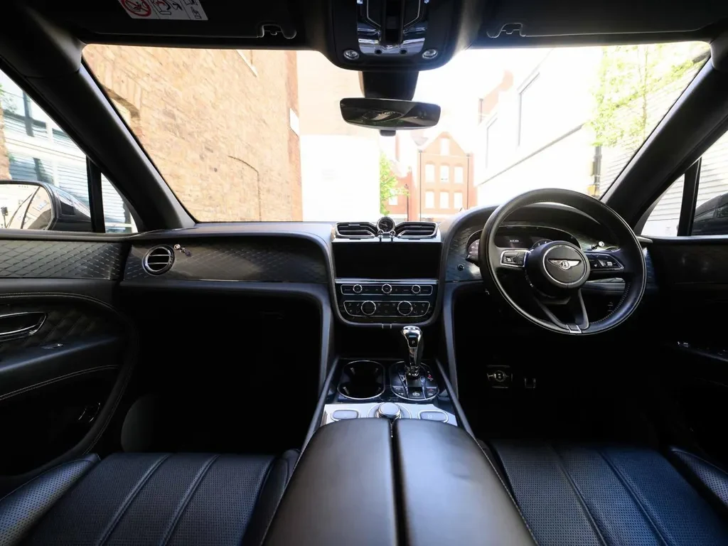 Bentley Bentayga, 4/10