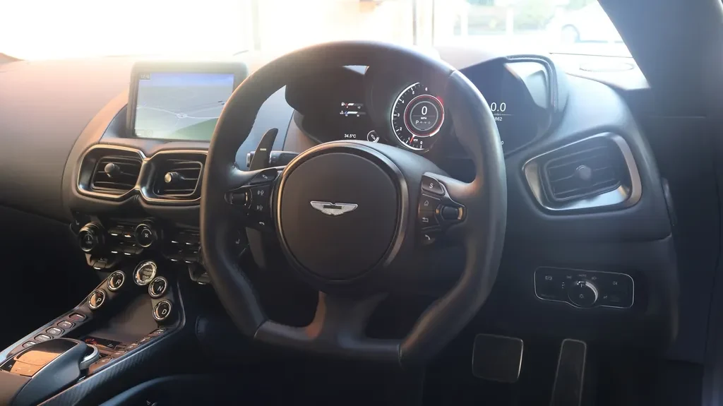 Aston Martin Vantage, 3/10