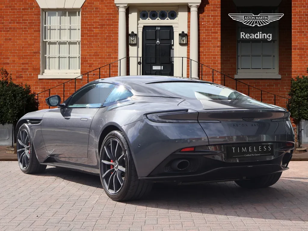 Aston Martin DB11, 2/10