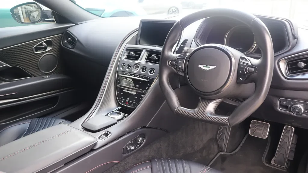 Aston Martin DB11, 7/10