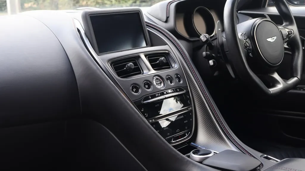 Aston Martin DB11, 9/10