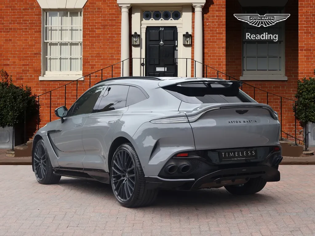 Aston Martin DBX, 2/10