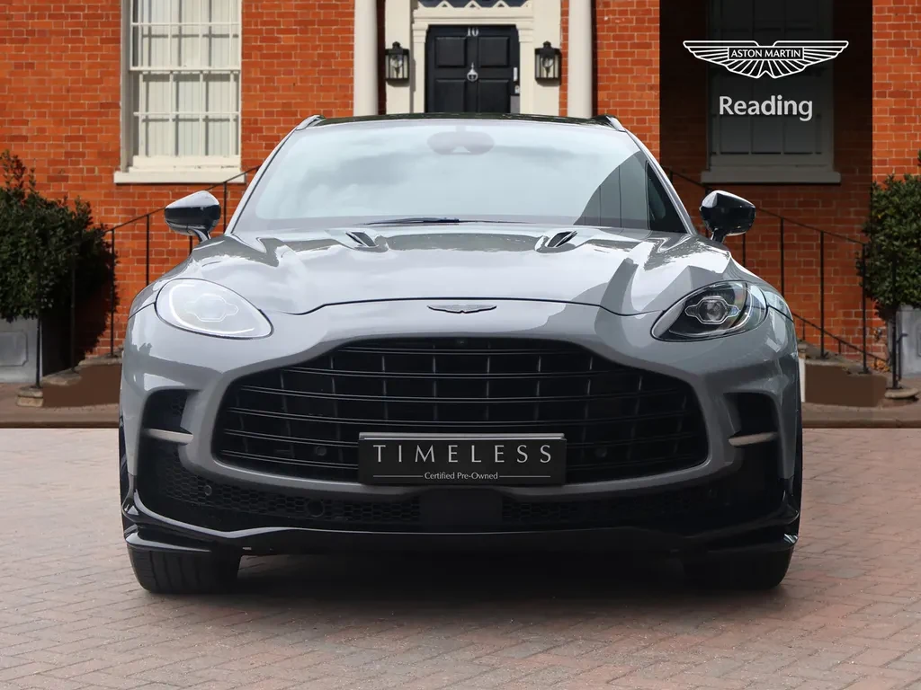 Aston Martin DBX, 7/10