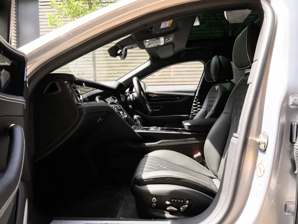Bentley Flying Spur, 2/10