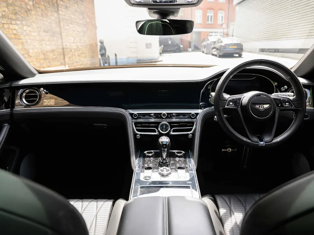 Bentley Flying Spur, 4/10