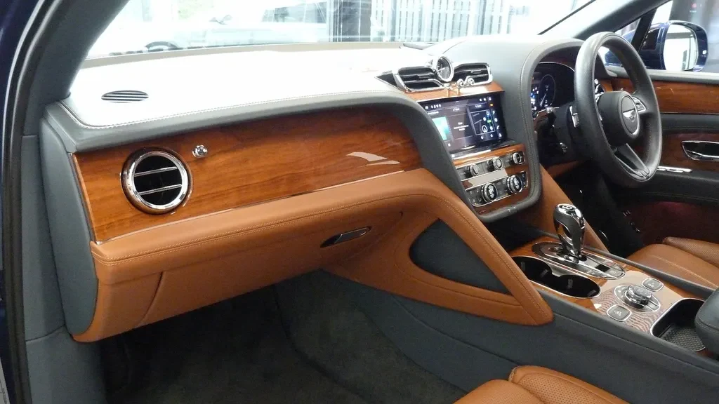 Bentley Bentayga, 3/10