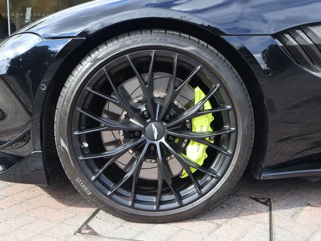 Aston Martin Vantage, 5/10
